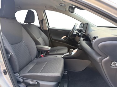 Toyota yaris hybride my22 116h design occasion simplicicar les sables-d'olonne simplicicar simplicibike france