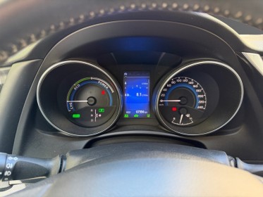 Toyota auris my17 hybride 136h design garantie 12 mois occasion paris 15ème (75) simplicicar simplicibike france
