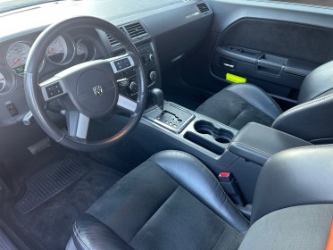 Dodge challenger hemi v8 srt8 425cv - 100% française - carnet entretien complet - carte grise moitié prix occasion...