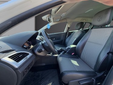 Renault megane iii berline tce 130 sl xv de france euro 5 premiere main occasion avignon (84) simplicicar simplicibike france