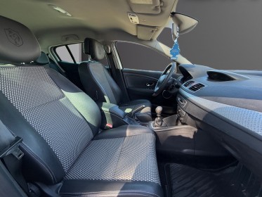 Renault megane iii berline tce 130 sl xv de france euro 5 premiere main occasion avignon (84) simplicicar simplicibike france