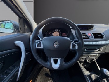 Renault megane iii berline tce 130 sl xv de france euro 5 premiere main occasion avignon (84) simplicicar simplicibike france