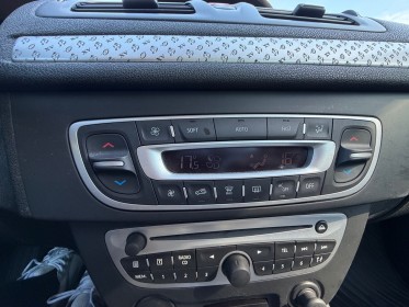 Renault megane iii berline tce 130 sl xv de france euro 5 premiere main occasion avignon (84) simplicicar simplicibike france