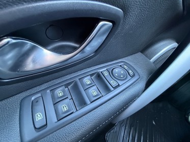 Renault megane iii berline tce 130 sl xv de france euro 5 premiere main occasion avignon (84) simplicicar simplicibike france