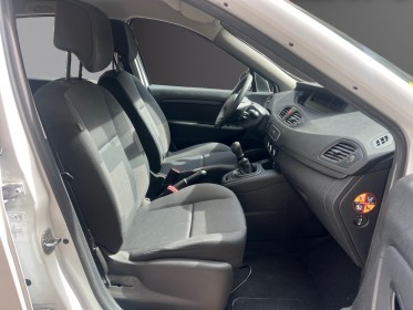 Renault scenic iii 1.6 16v 110ch grand coffre 3 sièges arrière indépendant entretien renault que 30000km au compteur......