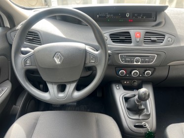 Renault scenic iii 1.6 16v 110ch grand coffre 3 sièges arrière indépendant entretien renault que 30000km au compteur......
