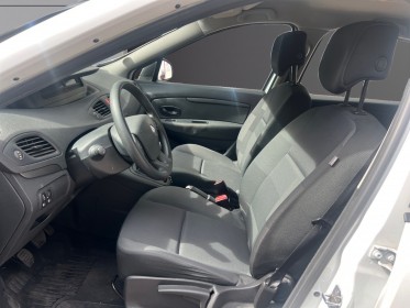 Renault scenic iii 1.6 16v 110ch grand coffre 3 sièges arrière indépendant entretien renault que 30000km au compteur......