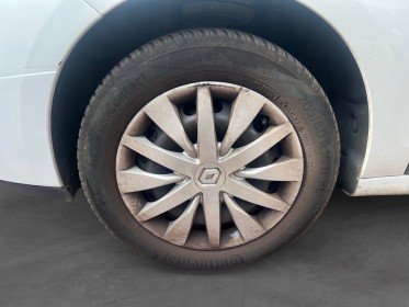 Renault scenic iii 1.6 16v 110ch grand coffre 3 sièges arrière indépendant entretien renault que 30000km au compteur......