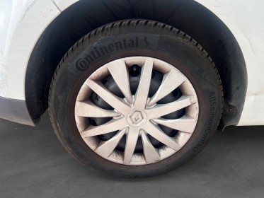 Renault scenic iii 1.6 16v 110ch grand coffre 3 sièges arrière indépendant entretien renault que 30000km au compteur......