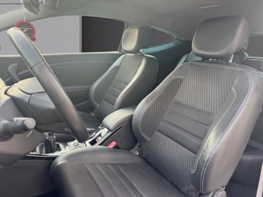 Renault megane iii coupe dci 110 energy eco2 bose caméra de recul distribution à jour clim garantie 12 mois occasion...