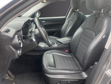 Alfa romeo stelvio 2.0t 200 ch q4 at8 super  sièges électriques  carplay  garantie 12 mois occasion simplicicar lyon nord...