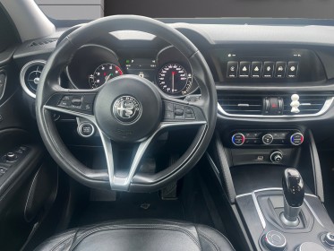 Alfa romeo stelvio 2.0t 200 ch q4 at8 super  sièges électriques  carplay  garantie 12 mois occasion simplicicar lyon nord...