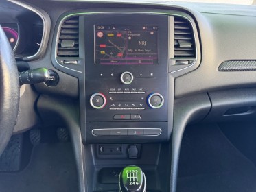 Renault megane iv berline 100ch limited - carplay - clim auto - régulateur occasion simplicicar salon de provence...