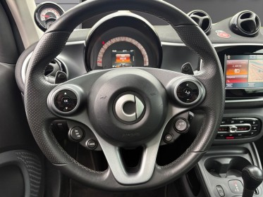 Smart fortwo coupe 0.9 90 ch  ba6 prime-entretiens a jour-toit panoramique-sieges en cuir chauffant-accoudoir-camera et...