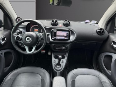 Smart fortwo coupe 0.9 90 ch  ba6 prime-entretiens a jour-toit panoramique-sieges en cuir chauffant-accoudoir-camera et...