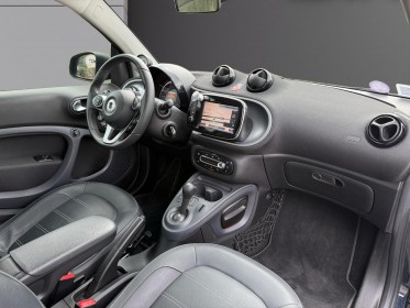 Smart fortwo coupe 0.9 90 ch  ba6 prime-entretiens a jour-toit panoramique-sieges en cuir chauffant-accoudoir-camera et...