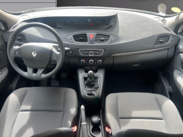 Renault scenic iii 1.6 16v 110ch grand coffre 3 sièges arrière indépendant entretien renault que 30000km au compteur......