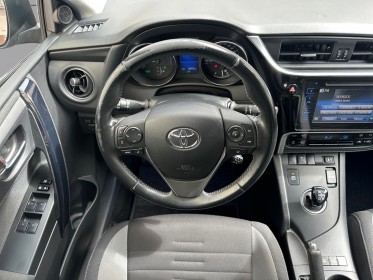 Toyota auris hybride 136h executive entretiens a jour garantie 12 mois occasion simplicicar le raincy simplicicar...