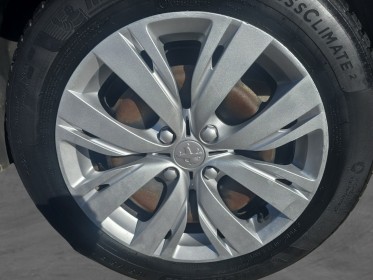 Peugeot 208 1.2 vti 82ch bvm5 active  kit distri neuf occasion avignon (84) simplicicar simplicibike france