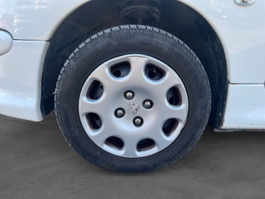 Peugeot 206 1.4e 75ch génération garantie 12 mois entretien complet occasion simplicicar toulon ouest simplicicar...