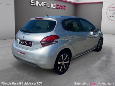 Peugeot 208 1.2 puretech 82ch bvm5 allure occasion avignon (84) simplicicar simplicibike france