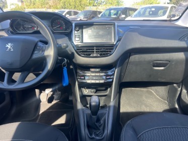Peugeot 208 1.2 puretech 82ch bvm5 allure occasion avignon (84) simplicicar simplicibike france