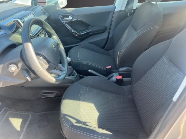 Peugeot 208 1.2 puretech 82ch bvm5 allure occasion avignon (84) simplicicar simplicibike france