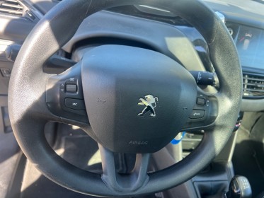 Peugeot 208 1.2 puretech 82ch bvm5 allure occasion avignon (84) simplicicar simplicibike france