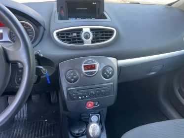 Renault clio iii 1.2 16v 75 eco2 expression clim euro 5 - garantie 12 mois occasion champigny-sur-marne (94) simplicicar...