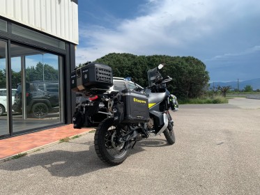 Husqvarna 901 norden 890 cm3 - bagageries rigide et semi rigide - crash barres - gps - régulateur - garantie 12 mois europe...