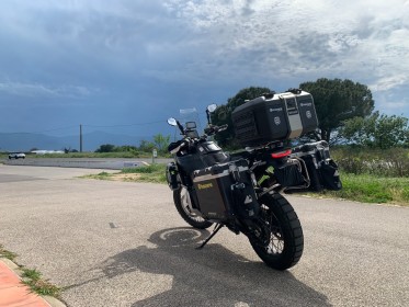 Husqvarna 901 norden 890 cm3 - bagageries rigide et semi rigide - crash barres - gps - régulateur - garantie 12 mois europe...