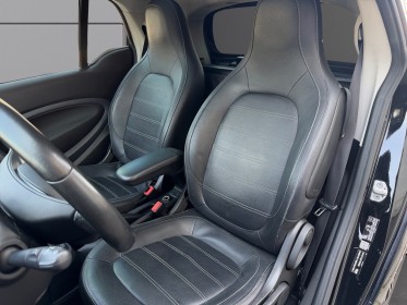 Smart fortwo coupe 1.0 71 ch ba6 prime - caméra de recul - sièges chauffants en cuir - toit panoramique occasion...