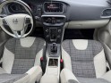 Volvo v40 d2 120 geartronic 6 kinetic cross country toit panoiramique et attelage occasion simplicicar lille  simplicicar...