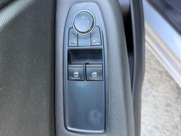 Renault clio v blue dci 100 - 21n business garantie  12 mois distri pneus neuf occasion simplicicar tours  simplicicar...