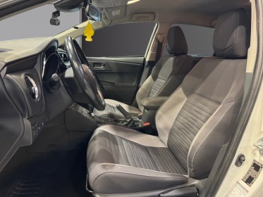 Toyota auris hybride 136h design garantie toyota occasion montpellier (34) simplicicar simplicibike france