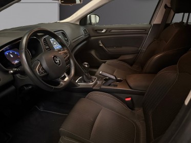 Renault megane iv berline business 1.3 tce 115 essence bvm6 garantie 12 mois occasion simplicicar saint-jean simplicicar...