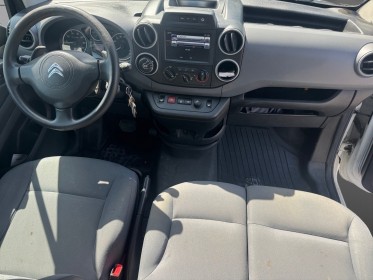 Citroen berlingo fourgon 20 l1 bluehdi 100 ss club etg6 1er main suivi complet attelage garantie 12 mois occasion simplicicar...