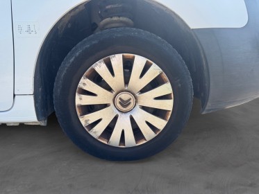 Citroen berlingo fourgon 20 l1 bluehdi 100 ss club etg6 1er main suivi complet attelage garantie 12 mois occasion simplicicar...