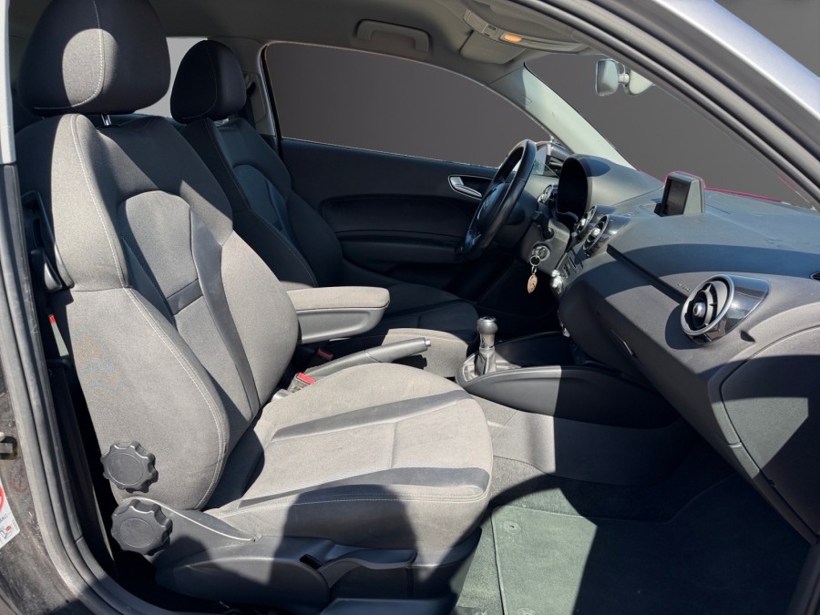 AUDI d'occasion A1 1.6 TDI 90 AMBITION de 2014 Troyes (10)﻿