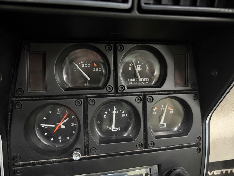 CHEVROLET d'occasion CORVETTE 5.7 350 CI de 1980 Troyes (10)﻿