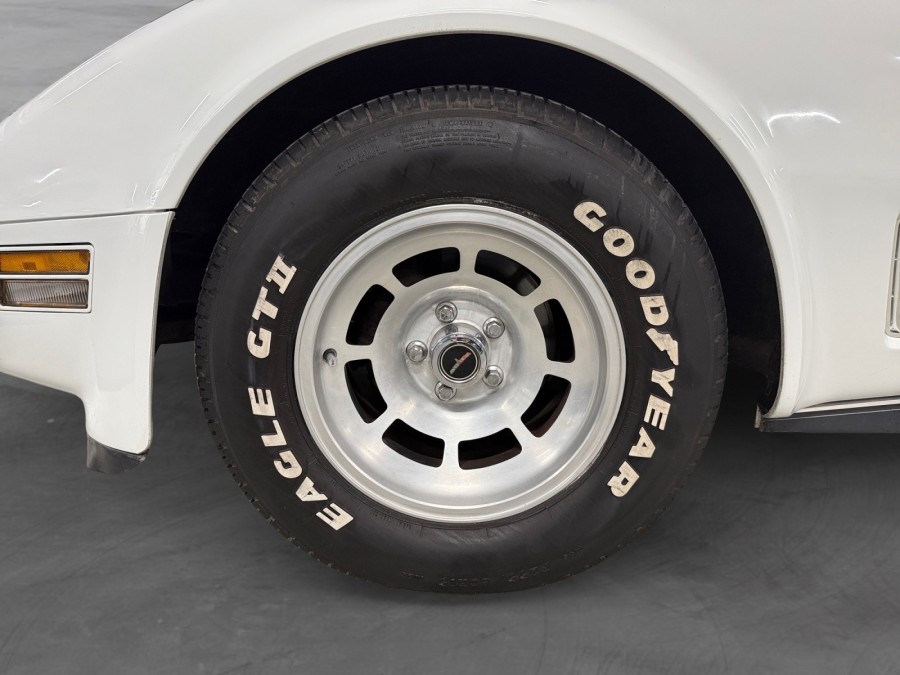 CHEVROLET d'occasion CORVETTE 5.7 350 CI de 1980 Troyes (10)﻿