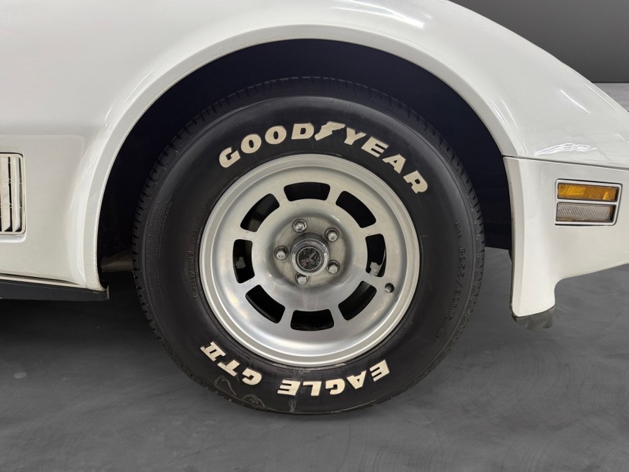 CHEVROLET d'occasion CORVETTE 5.7 350 CI de 1980 Troyes (10)﻿