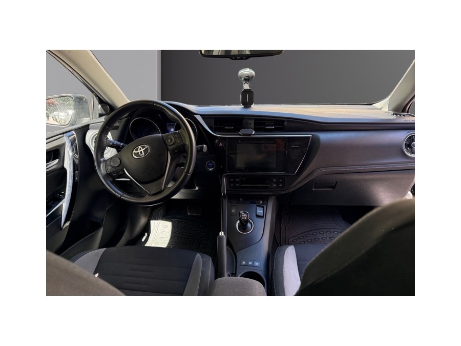 TOYOTA d'occasion AURIS 136H DESIGN de 2017 Paris 15 (75)﻿