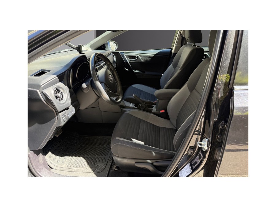 TOYOTA d'occasion AURIS 136H DESIGN de 2017 Paris 15 (75)﻿