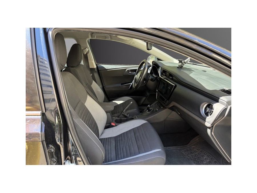 TOYOTA d'occasion AURIS 136H DESIGN de 2017 Paris 15 (75)﻿