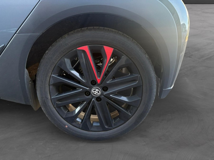 TOYOTA d'occasion AYGO 1.0 VVT-I 72 UNDERCOVER de 2023 Nord Isère