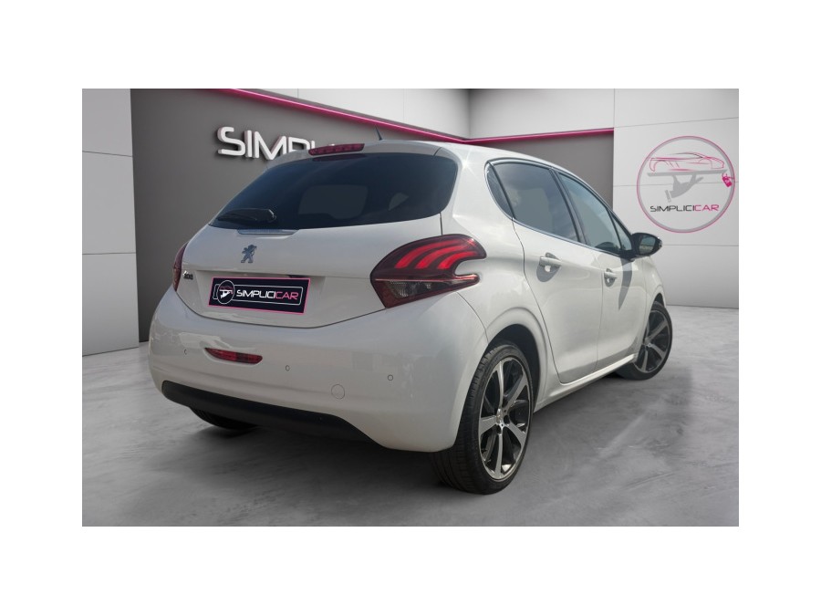 PEUGEOT d'occasion 208 1.6 Blue HDi 120 de 2017 Compiègne (60)﻿