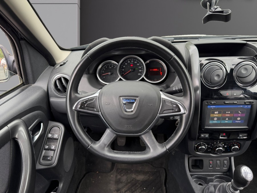 DACIA d'occasion DUSTER 1.5 DCI 110 BLACK TOUCH de 2017 Caen (14)﻿