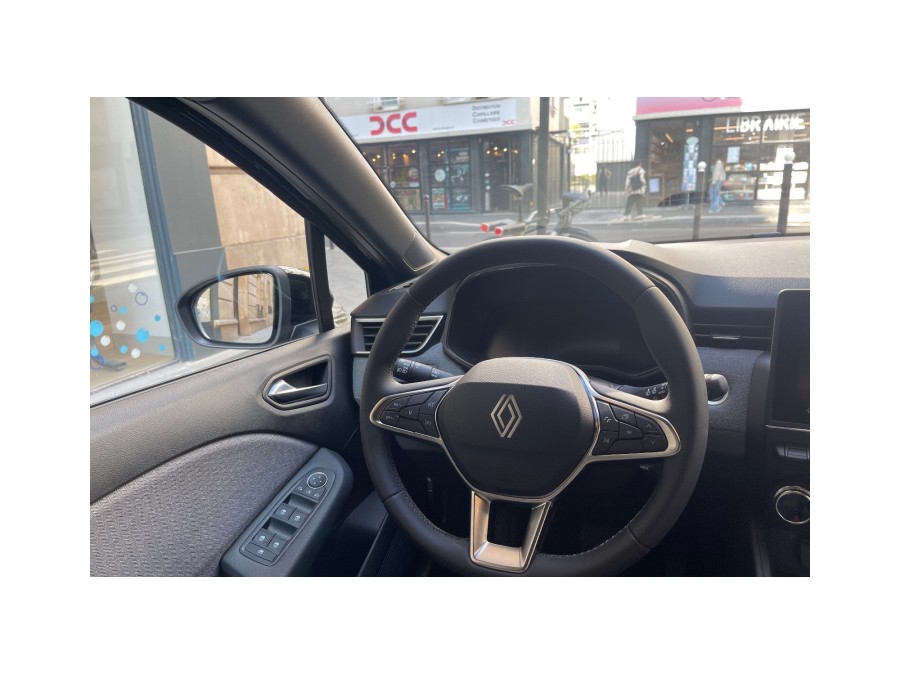 RENAULT d'occasion CLIO 1.6 E-TECH 145 de 2025 Paris 15 (75)﻿