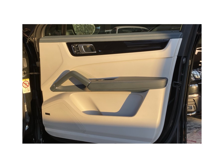 PORSCHE d'occasion CAYENNE 3.0 V6 E-HYBRID COUPE PLATINIUM EDITION de